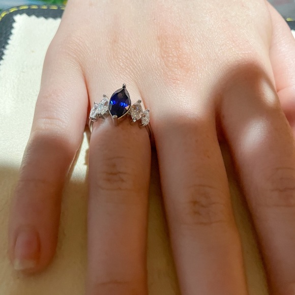 2.36ct Marquise Sapphire & 1.6ct Moissanite Ring - Picture 5 of 6